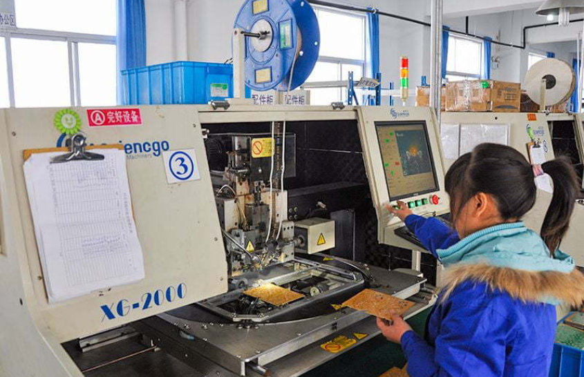 PCB 工作室 - 自动插件机